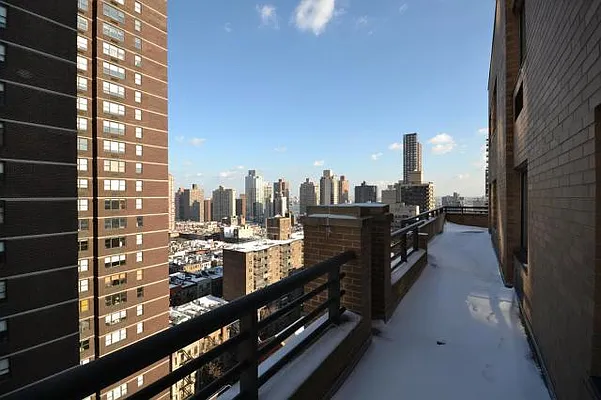 Rented by Olnick Organization | media 26