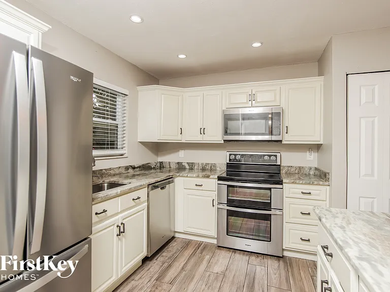 1327 Valencia St SE — Photo 7