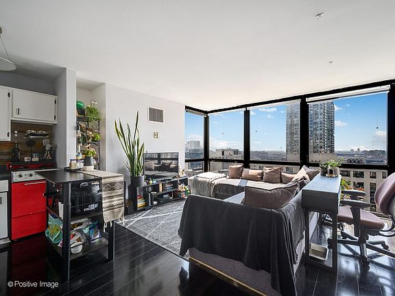 3rd image of 1122 N Clark St APT 2302