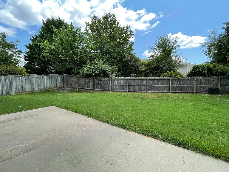 3710 Pemberton Way — Photo 16