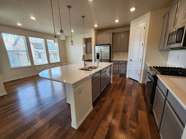 808 Byrd Dr — Photo 8