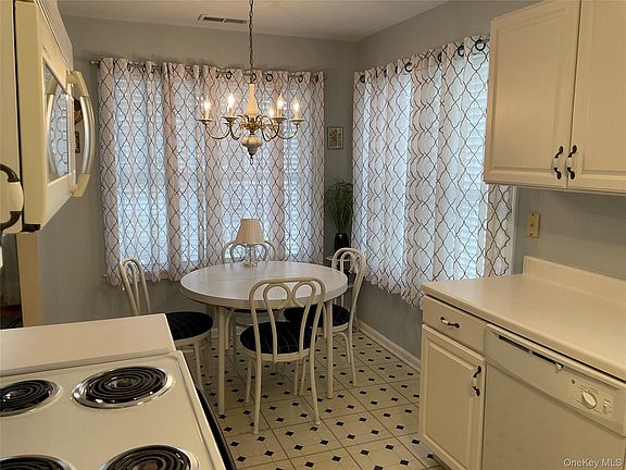 5th image of 17 Tall Tree Lane