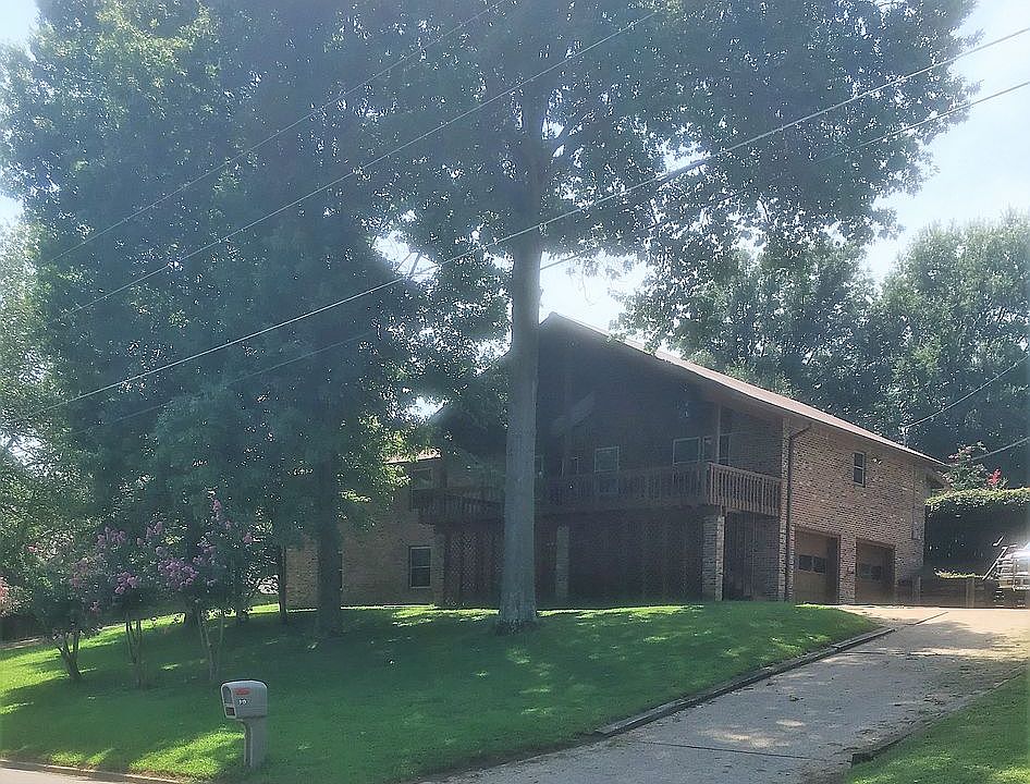 1st image of 919 Dean Dr