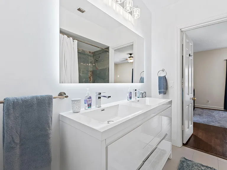 2400 Delmar Pl — Photo 27
