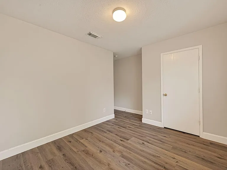 6739 Windy River Ln — Photo 22