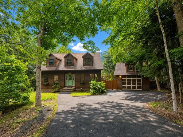 305 Rolling Hills Dr, Waverley, NS B2R 1B7