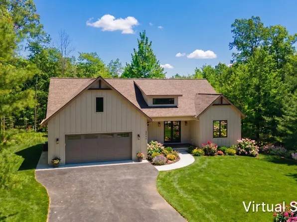 3494 Village Circle Dr, Traverse City, MI 49686