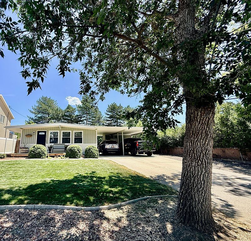924 Madsen Ln - Property Image