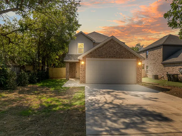 204 Robbins St, Cleburne, TX 76031