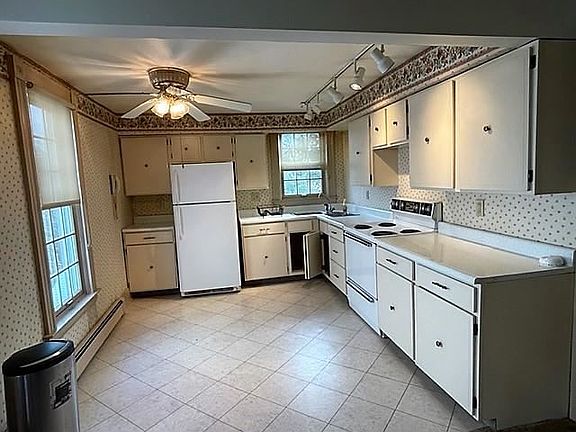 2nd image of 6 E Lincoln Ave