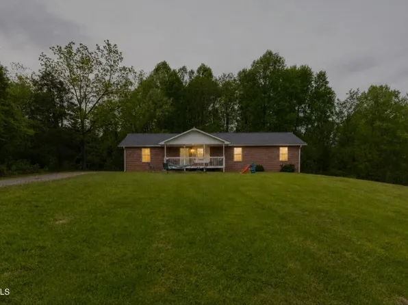 21426 Darlington Dr, Bristol, VA 24202