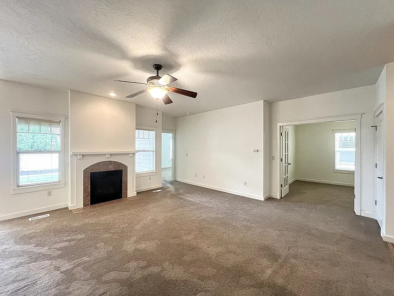 717 W Claire St — Photo 14