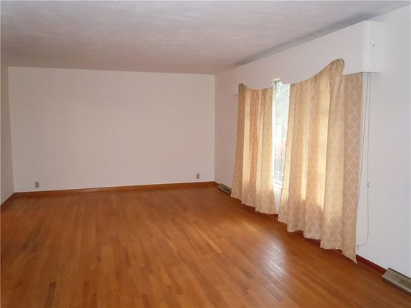 3rd image of 4303 Melbourne Road East Dr