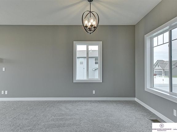 5th image of 11057 Port Royal Dr