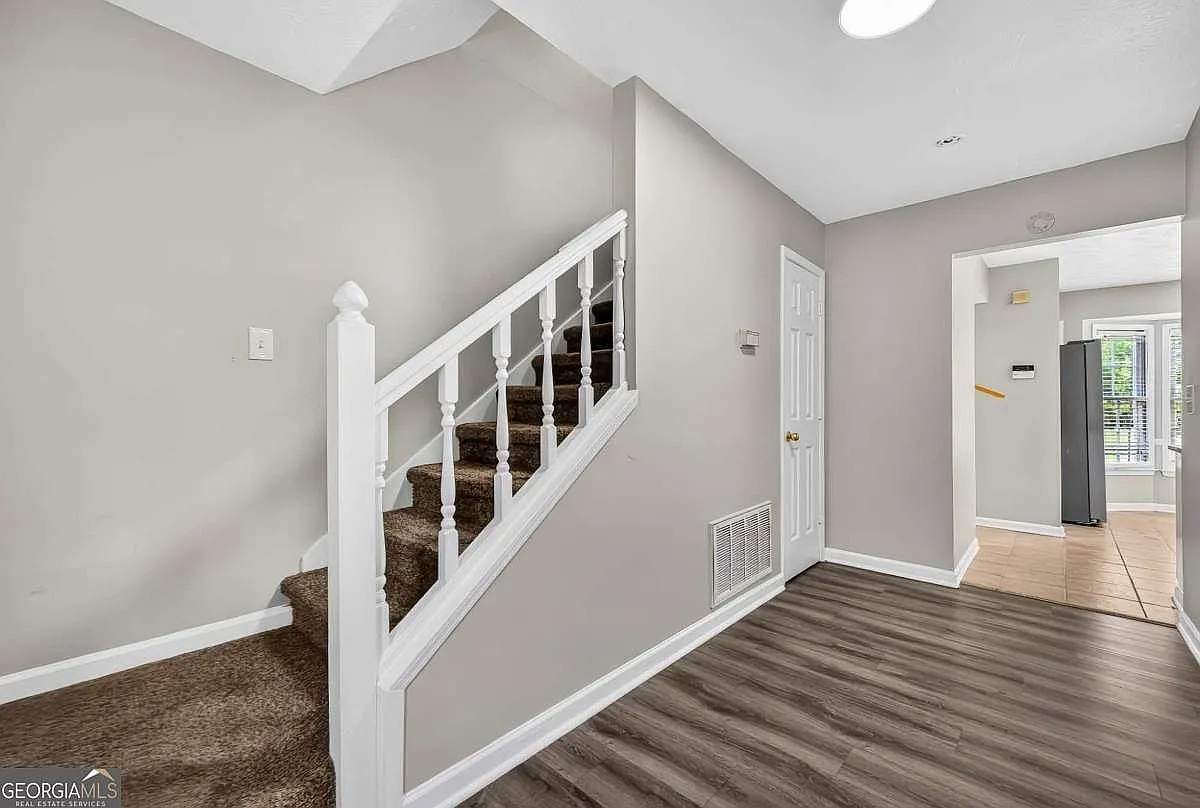 4 bed, 2.5 bath, 1829 sqft, $2,000 — Photo 4