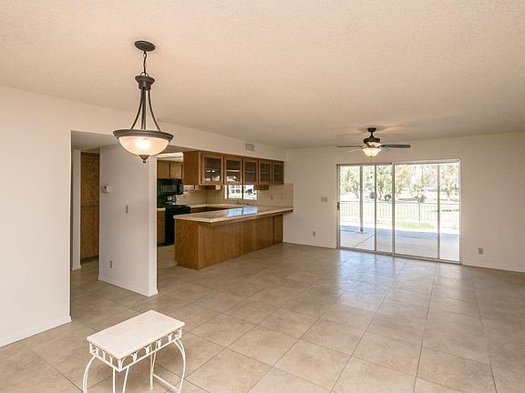 3rd image of 2517 Country Club Dr