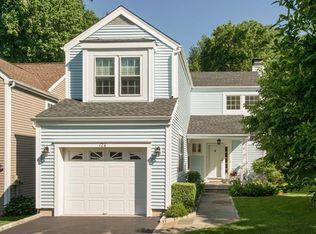 126 Hitching Post Ln, Yorktown Heights, NY 10598