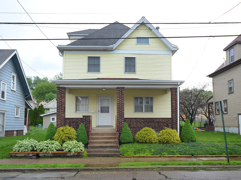 1329 2nd Ave