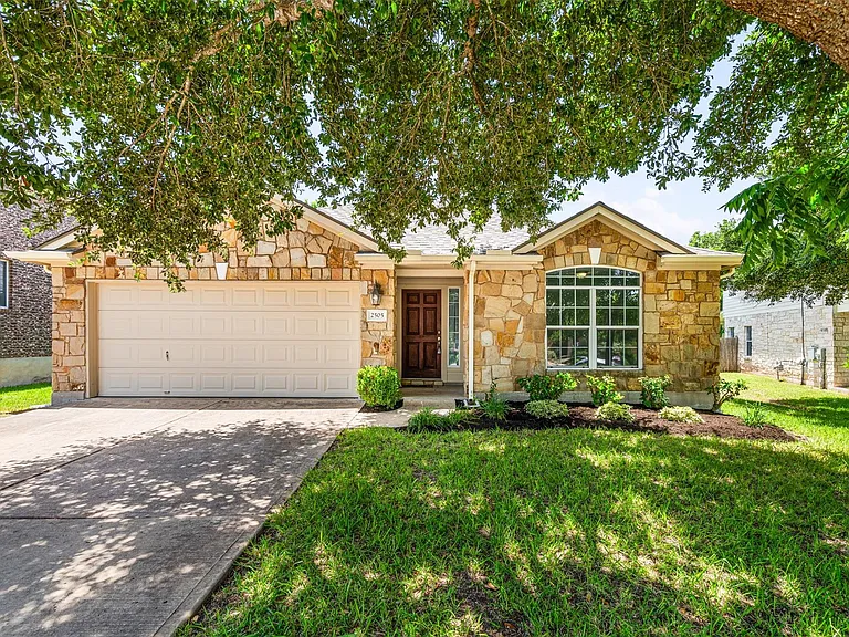 2505 Rusk Ct — Photo 1