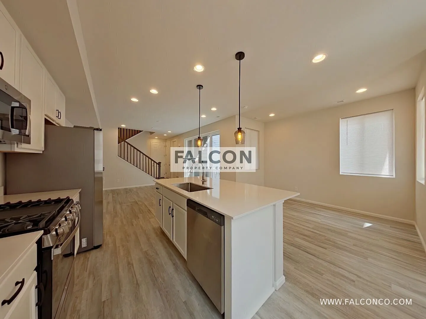 Stunning Townhome In Palmer Village! — Photo 3