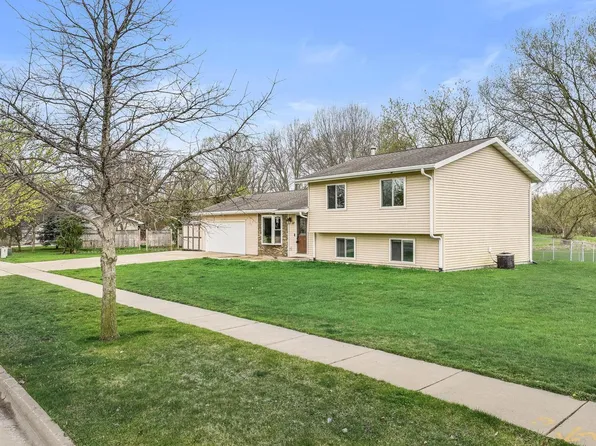 427 Topeka DRIVE, Lake Mills, WI 53551