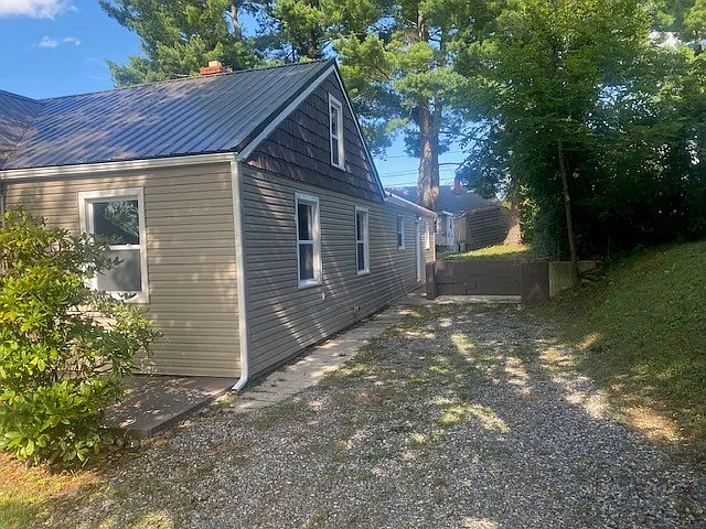 4 bed, 1835 sqft, $2,287 — Photo 2
