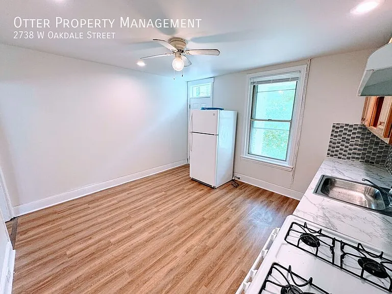 2738 W Oakdale St — Photo 11