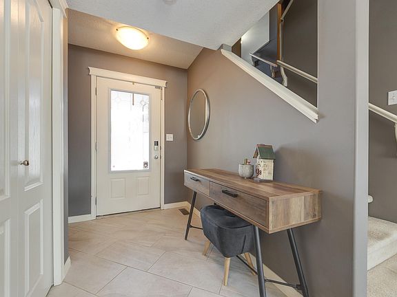 2nd image of 25 Ridgehaven Cres