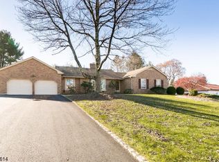 8 Mockingbird Rd, Hackettstown, NJ 07840