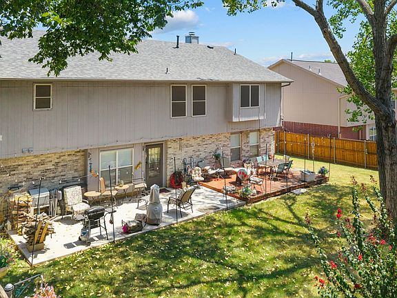3rd image of 2610 Vistaview Dr