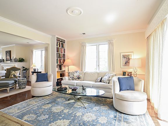 3rd image of 719 Orleans Dr #719