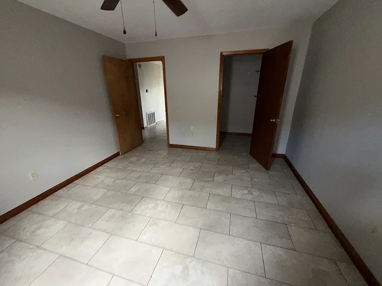 129 W Oakshire St #B — Photo 8