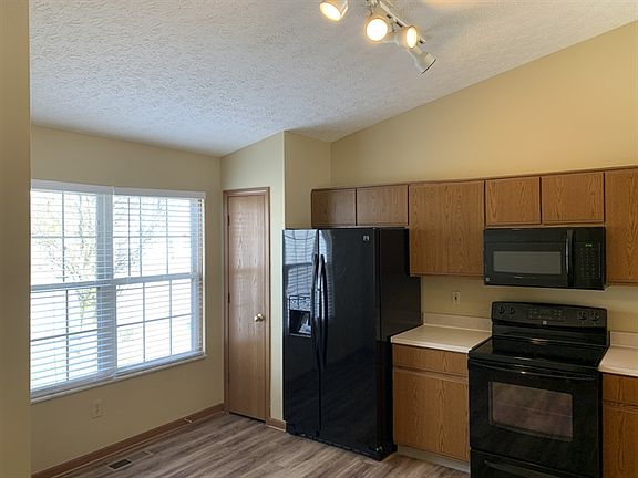 3rd image of 2191 Kingsglen Dr
