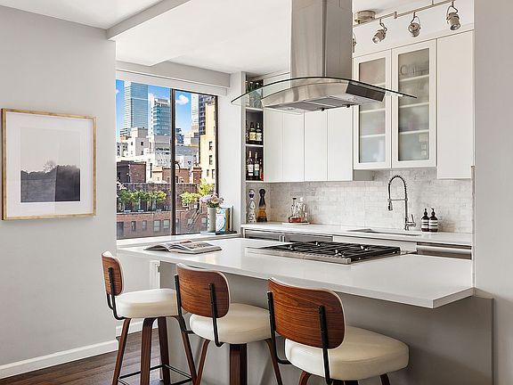 4th image of 333 E 69th St APT 12E