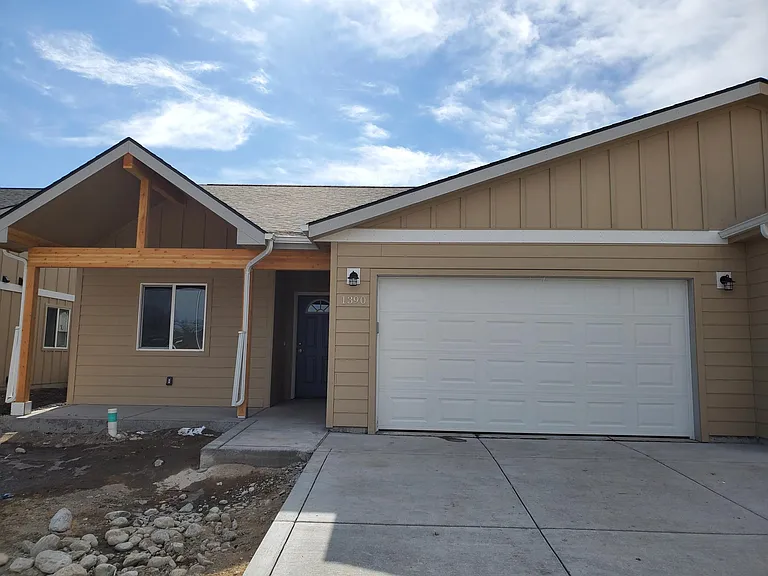 1372 Destiny Ln — Photo 1