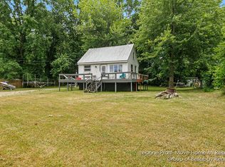 2046 Howard Point Dr, Nashville, MI 49073