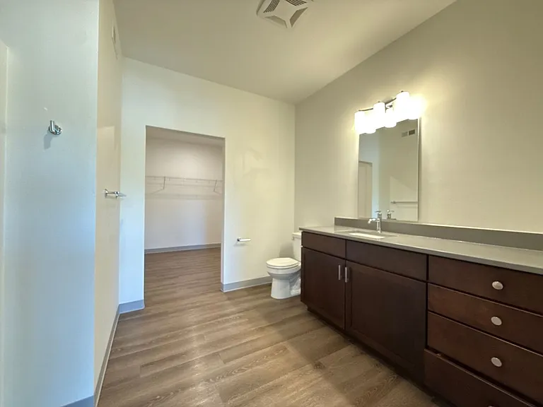 The Leo at the Hub Apartments — Photo 35