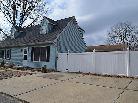 2nd image of 530 Harding Ave