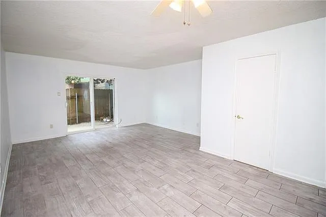 2 bed, 1.5 bath, 982 sqft, $1,400 — Photo 2