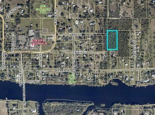 Park St, Alva, FL 33920