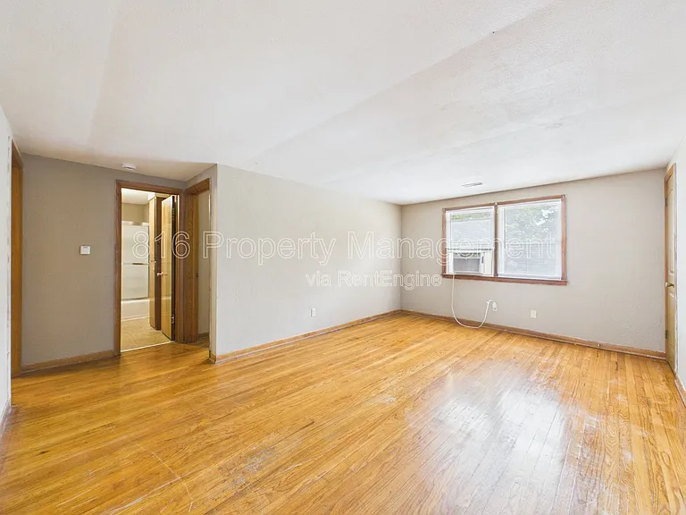 639 S Crysler Ave #D — Photo 1
