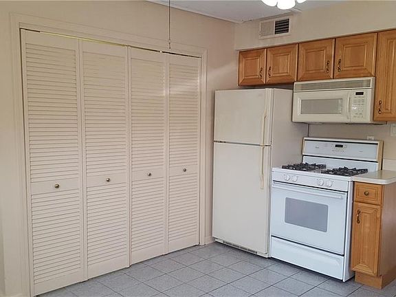 2nd image of 15103 Montrose Ave