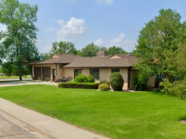 420 S 10th St, Wishek, ND 58495