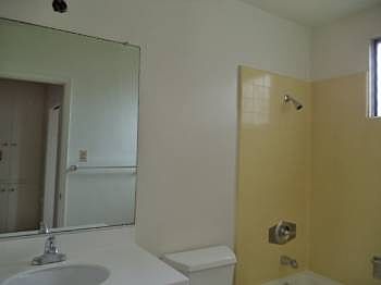 5th image of 206 Belmont Ave APT 2