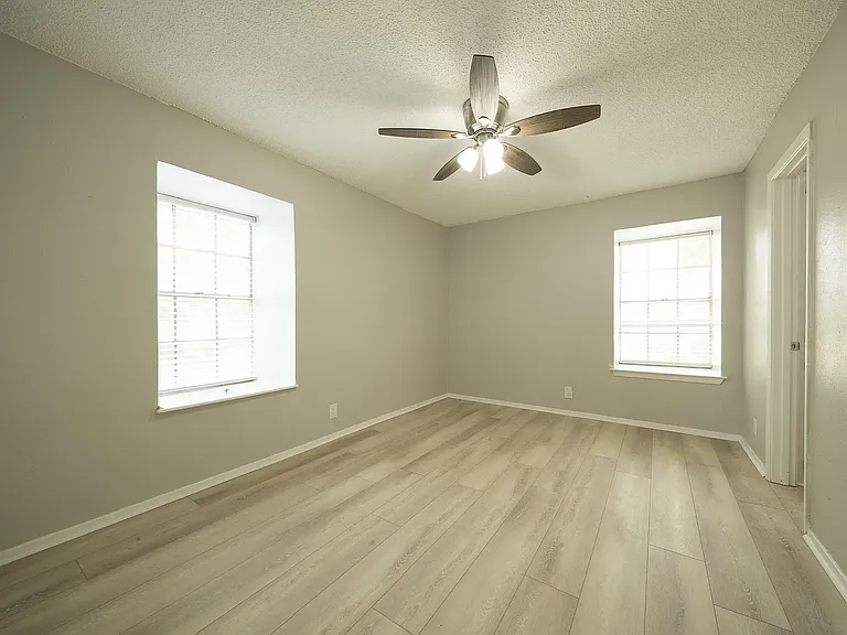 1717 N Locust St — Photo 10