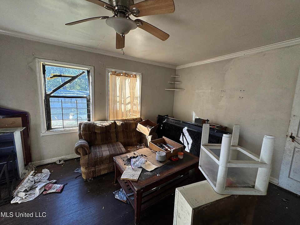 2nd image of 3526 Bowers St