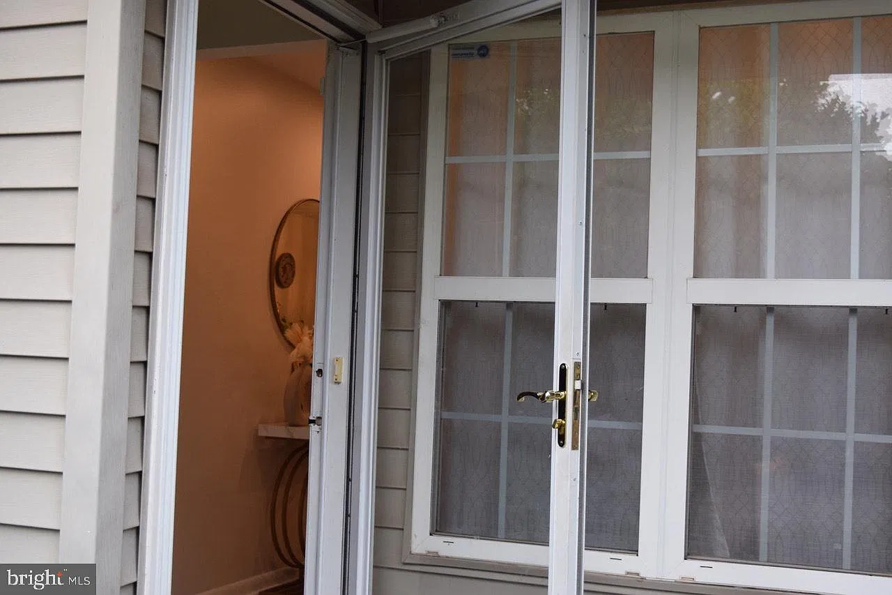 3 bed, 2.5 bath, 2382 sqft, $2,950 — Photo 4
