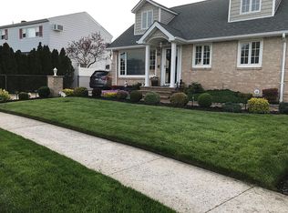 9 Winding Rd, Hicksville, NY 11801