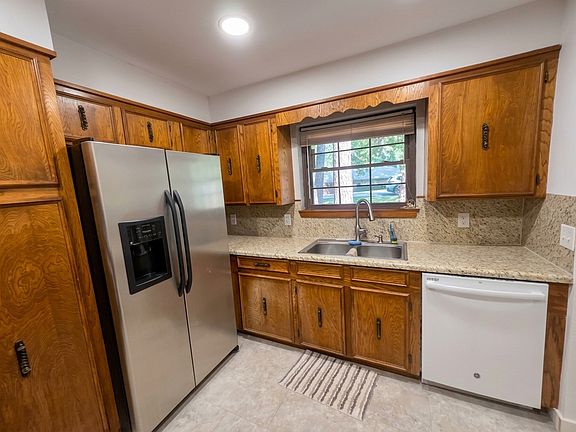 5th image of 614 Pine Cone Dr
