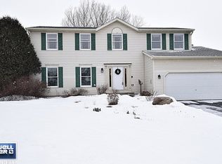 440 Farm Trl, Woodstock, IL 60098